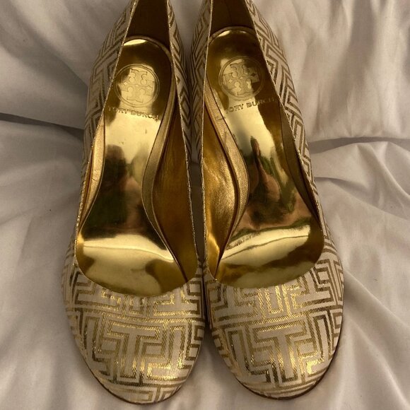 Colin Metallic Gold Cream Heel Pumps Retail $449 - Picture 4 of 11